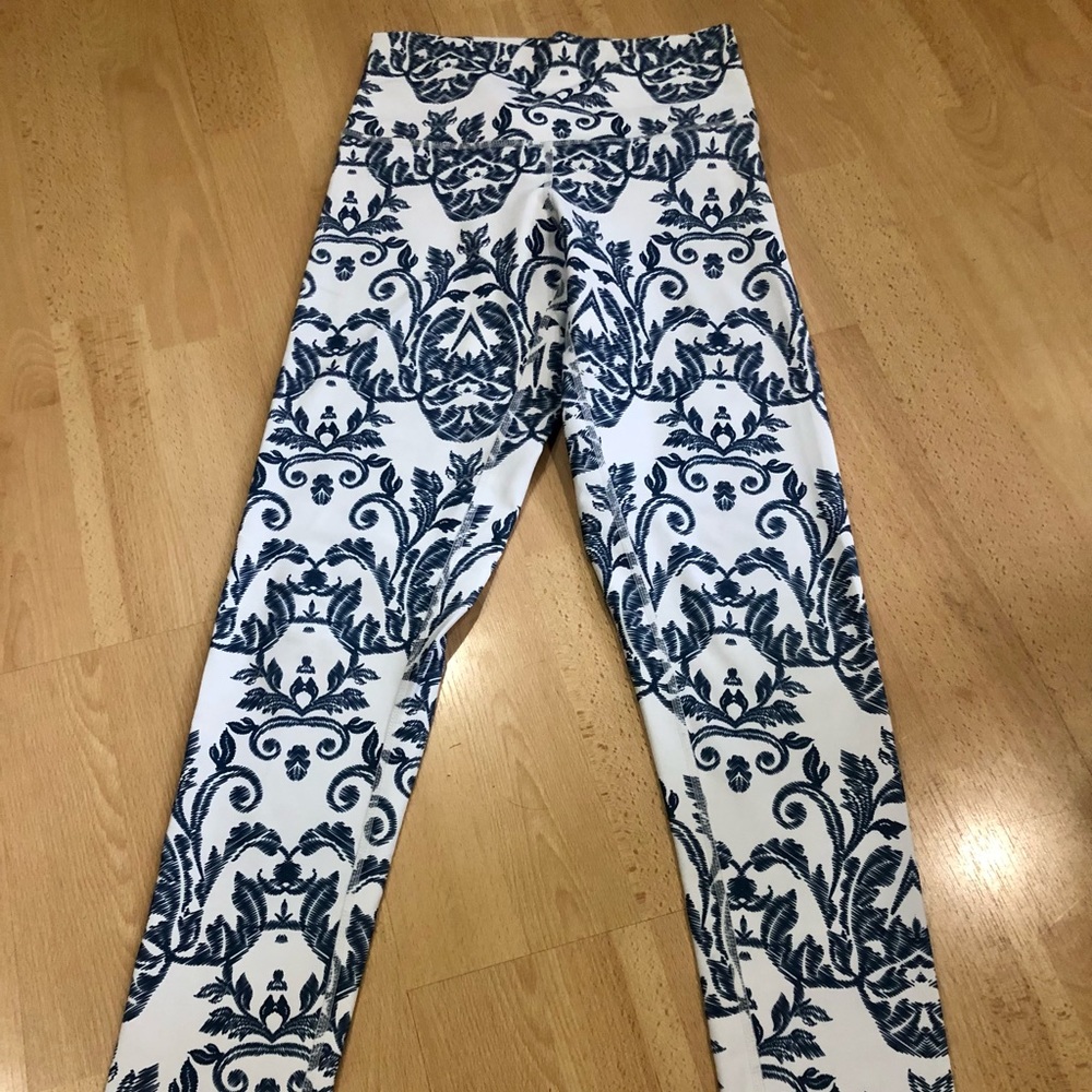 DYI White w/Blue Mosaic Print Legging S